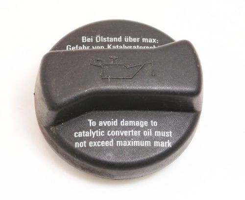 Olajbeöntő sapka 026103485 universal VW, Opel, BMW, Ford Volkswagen és Audi modellekhez