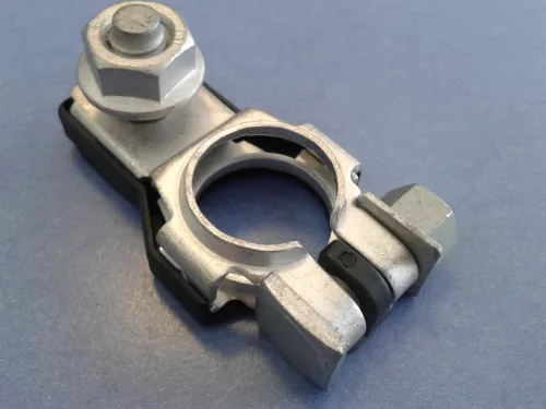 Akkumulátor saru – pozitív ( + ) – 36739-62J00 – Suzuki Swift 2005–2009, Splash, SX4, Celerio