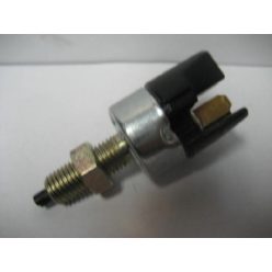   Féklámpa kapcsoló – 37740-60D10 – 12V, 2 csavaros rögzítésű (Daihatsu, Ford, Hyundai, Kia, Mazda, Mitsubishi, Nissan, Opel, Subaru, Suzuki, Toyota, Volkswagen)