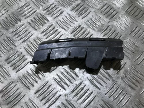 Lámpatartó jobb – Suzuki Swift (2005–2010) - Suzuki 71831-62J00