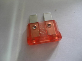 10A piros késes biztosíték, 100 darabos csomag (T15050)