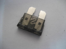 7,5A barna késes biztosíték, 100 darabos csomag (T15057)