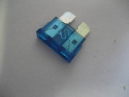 15A kék késes biztosíték, 100 darabos csomag (T15051)