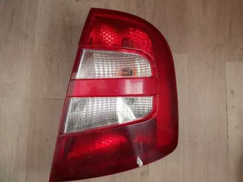 Skoda - Jobb hátsó lámpabúra Skoda Fabia modellekhez (gyári cikkszám: 6Y6945112B)