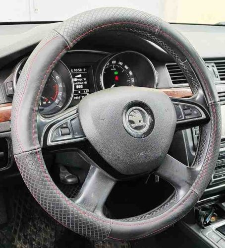 Valódi bőr kormányvédő 38cm fekete/piros – 5093BKR