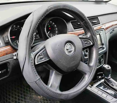 Autolife Műbőr Kormányvédő 38cm Fekete (2394BK)