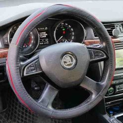 Műbőr kormányvédő 38cm fekete/piros (2394BR) autolife