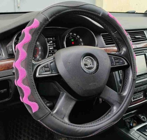 Műbőr kormányvédő 38cm fekete-pink 203-7P (203-7P) autolife