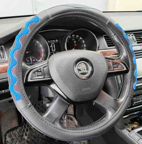 Műbőr kormányvédő 38cm fekete-kék 203-7BL (A00146) autolife