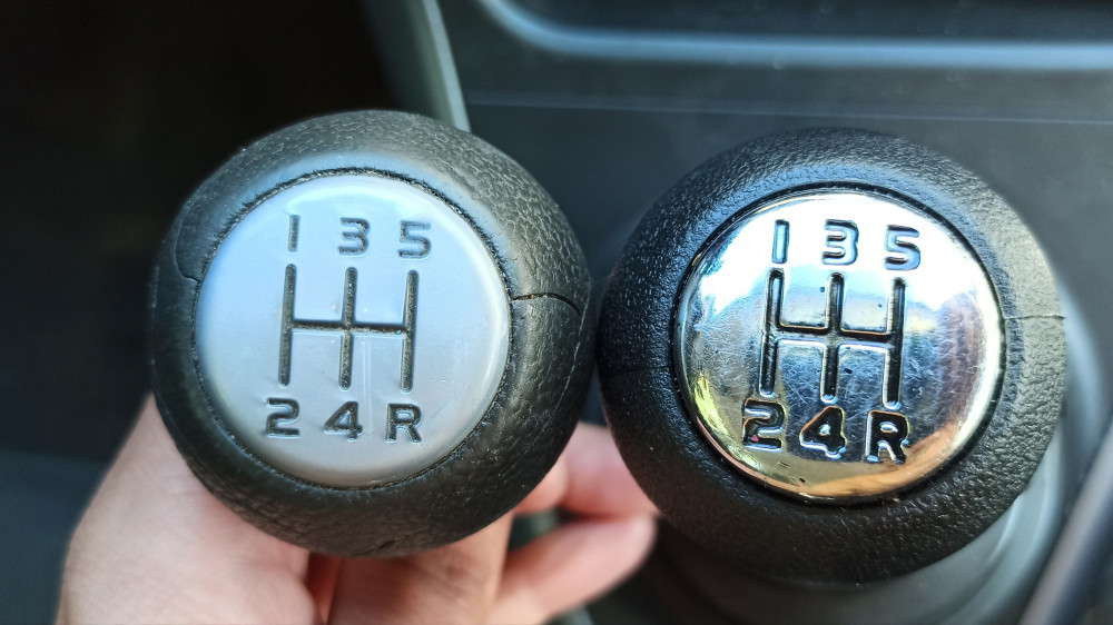   Sebességváltó gomb - Suzuki Splash - Szürke - Suzuki (28113-51K60-EZR)
