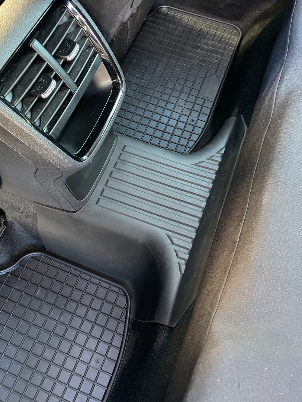   méretpontos gumiszőnyeg Skoda Octavia IV. 2020- (középső alagút)|Skoda
